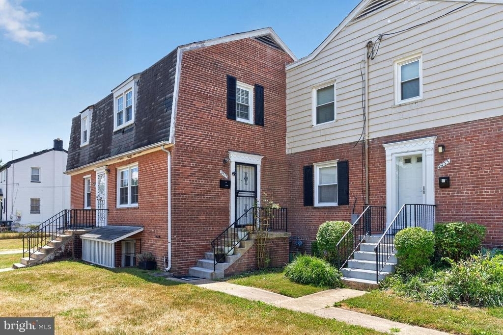 2437 Iverson Street - Photo 0