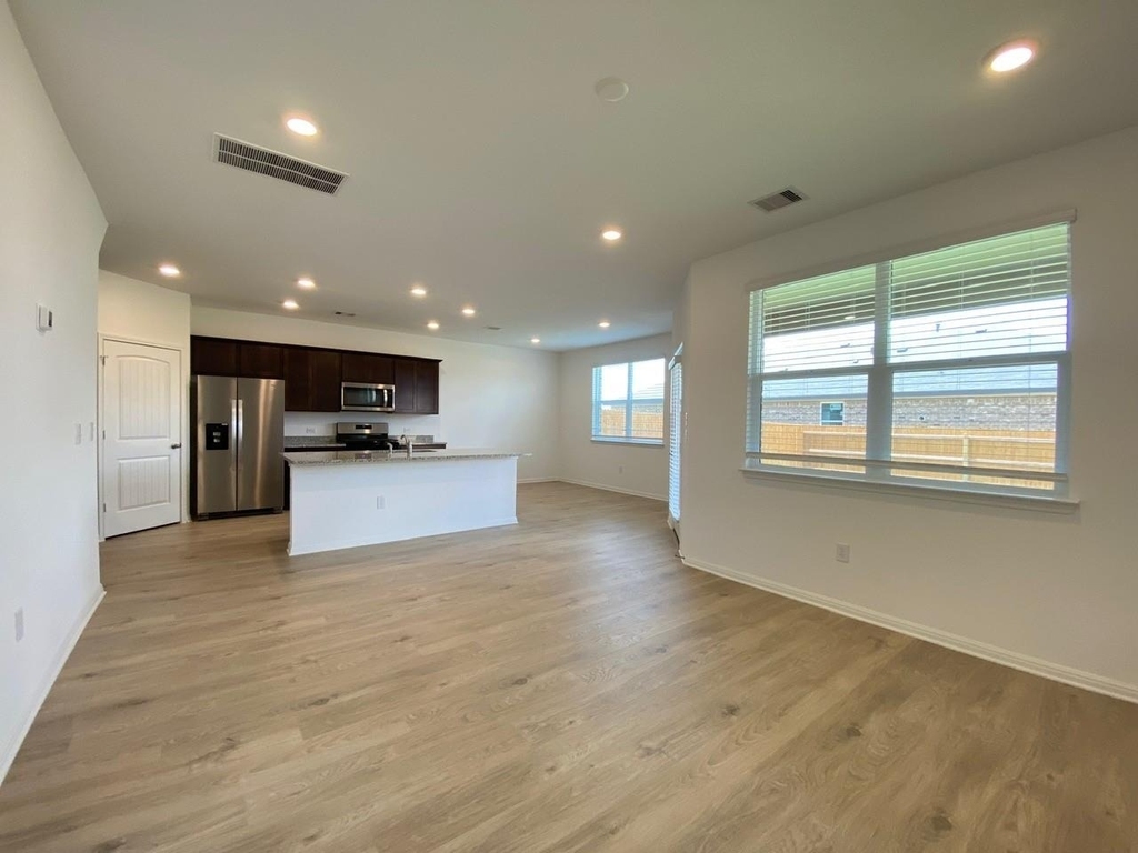 241 Saide St - Photo 2