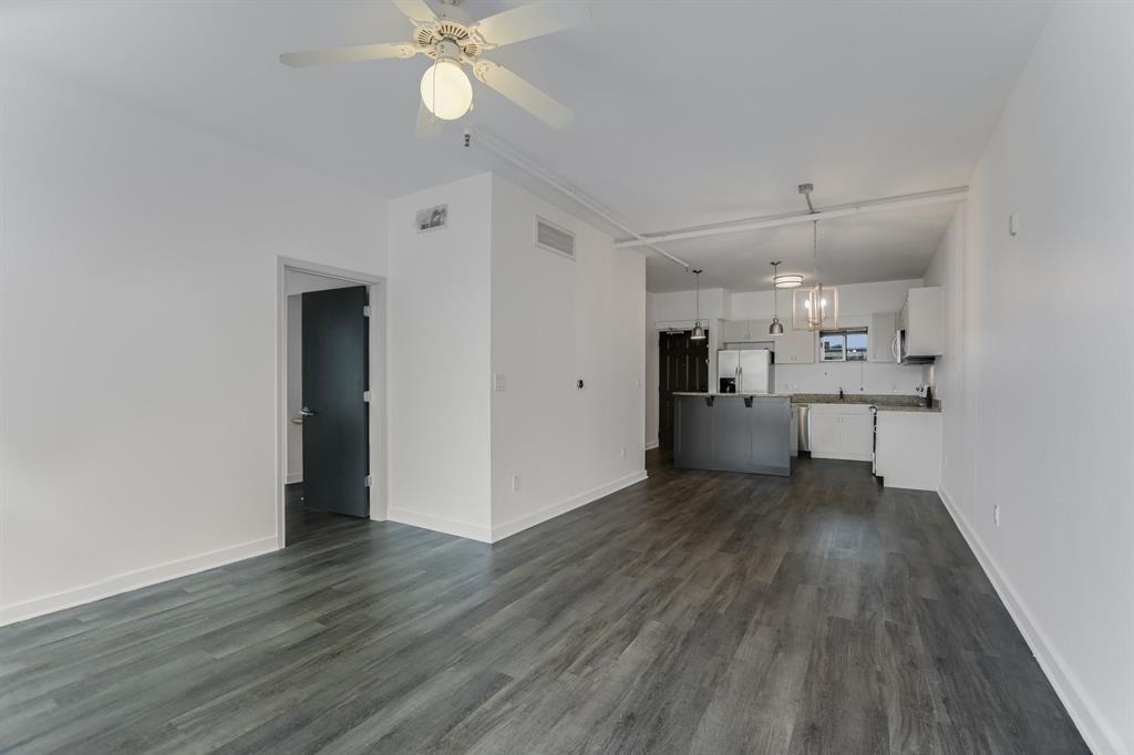 711 W 26th St - Photo 3