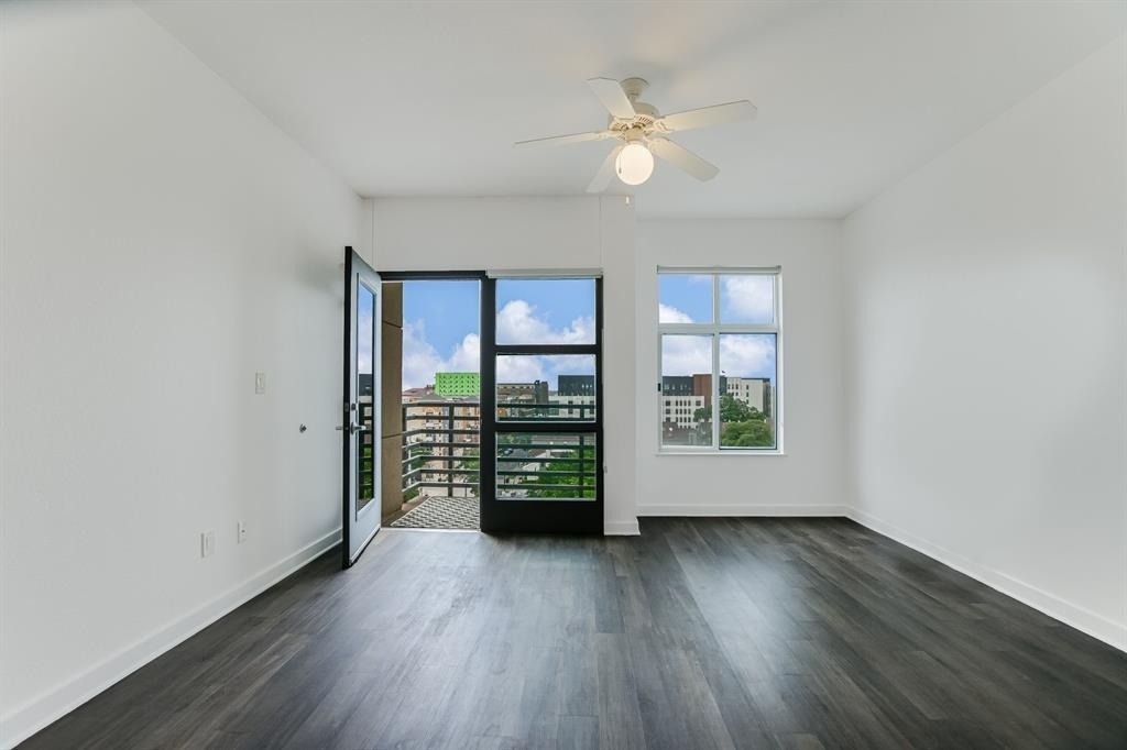 711 W 26th St - Photo 1