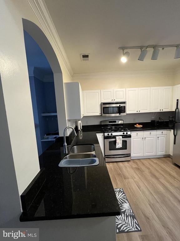 27 Booth Street - Photo 2