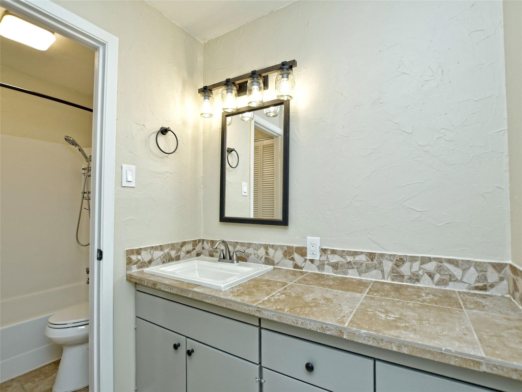 5801 Thunderbird St - Photo 19