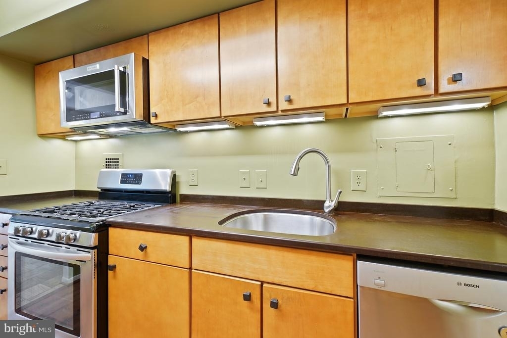 9039 Sligo Creek Parkway - Photo 10