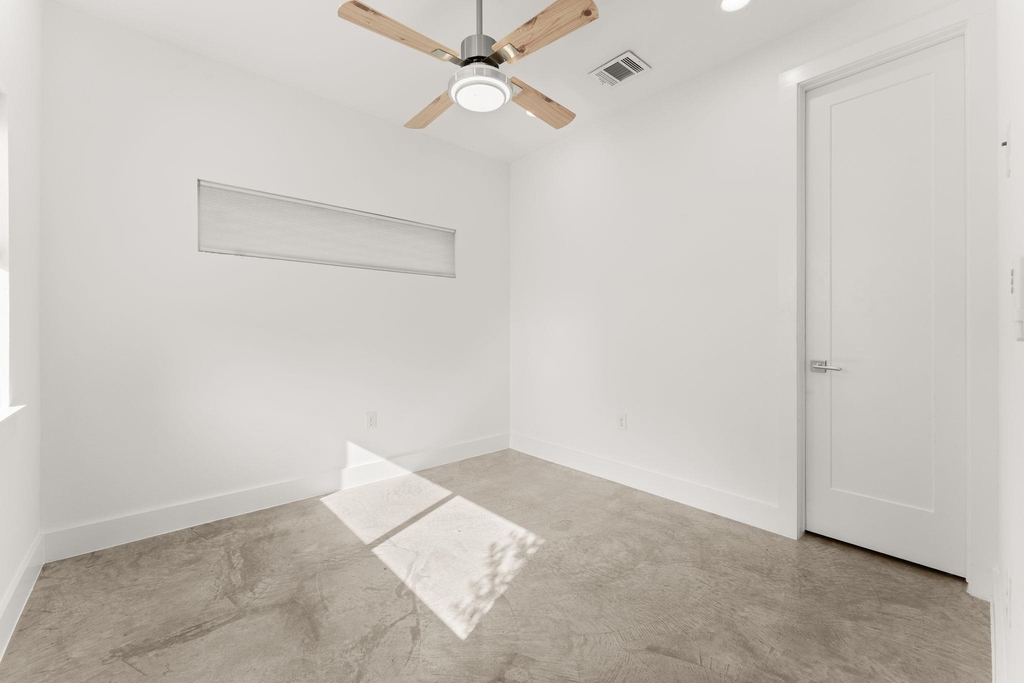 6201 Caddie St - Photo 18