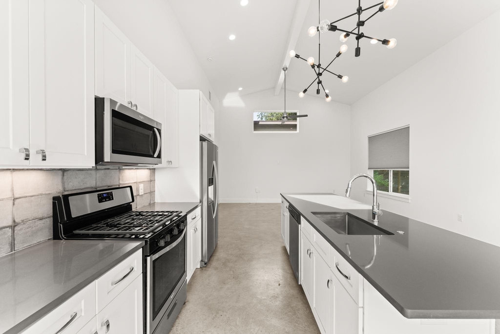 6201 Caddie St - Photo 10