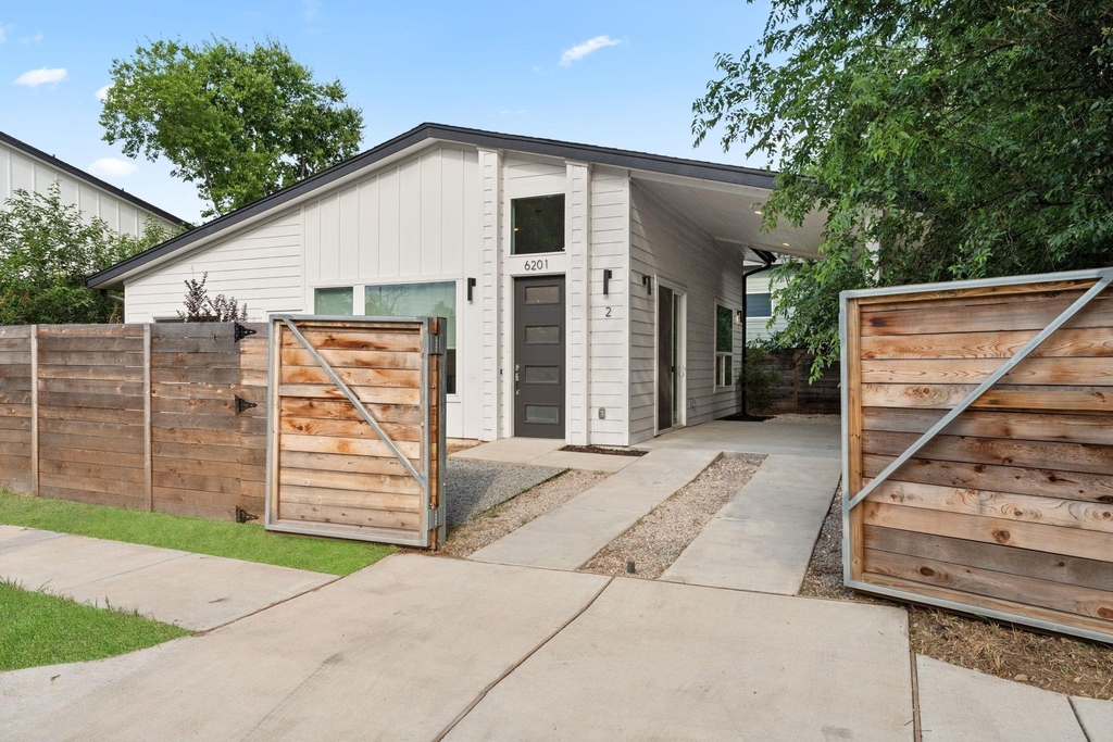6201 Caddie St - Photo 3