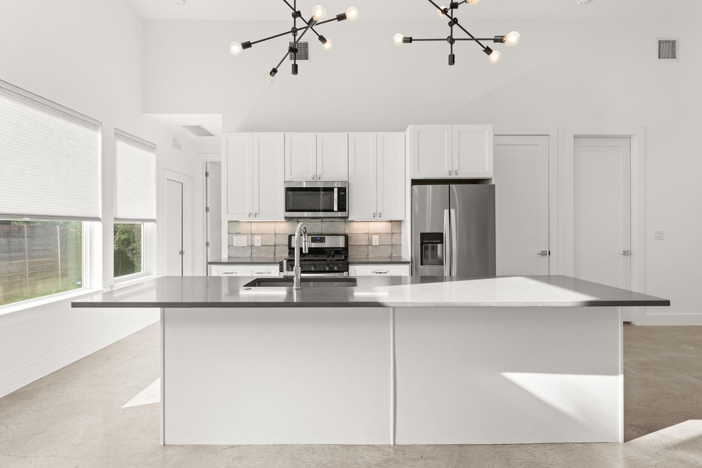 6201 Caddie St - Photo 8