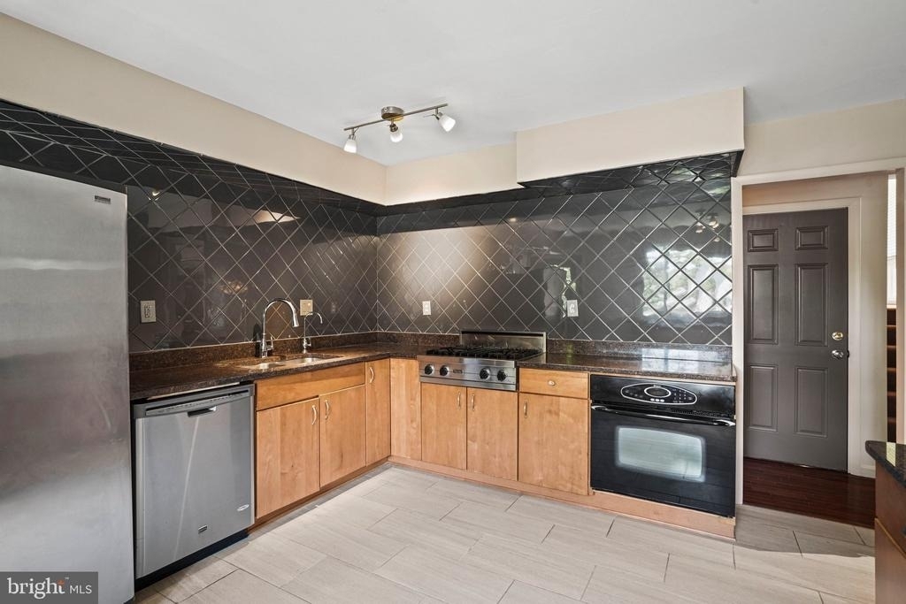 6428 Earlham Drive - Photo 10
