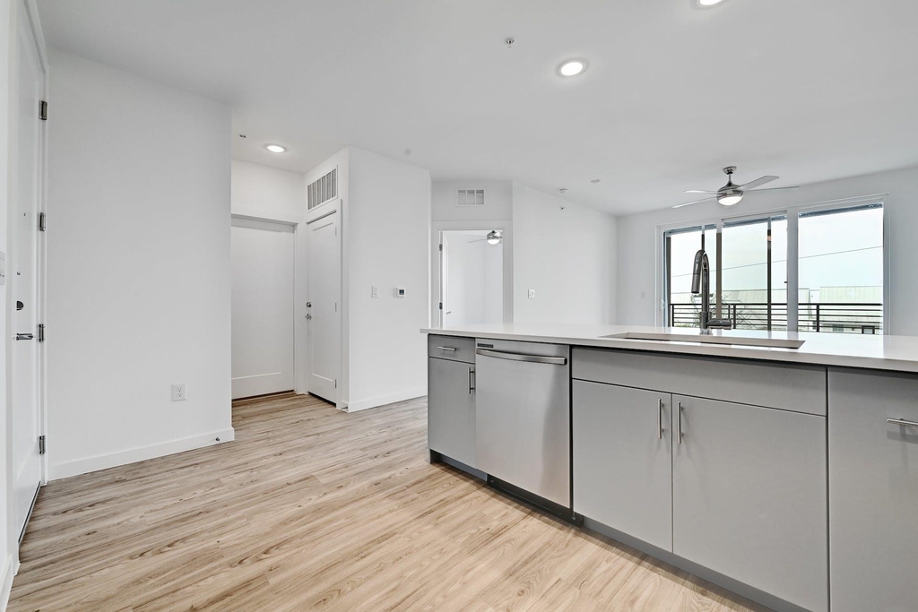 4801 Springdale Rd - Photo 3