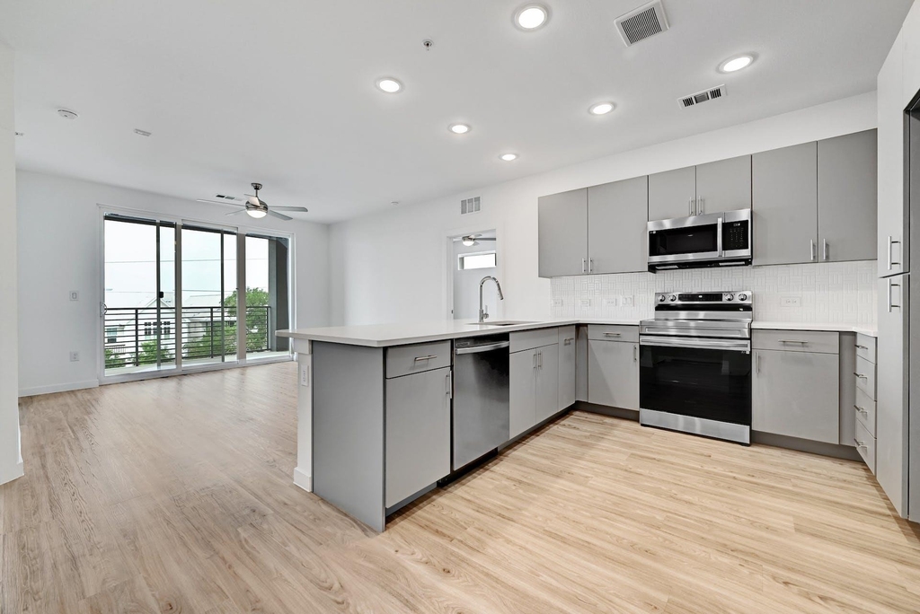 4801 Springdale Rd - Photo 1