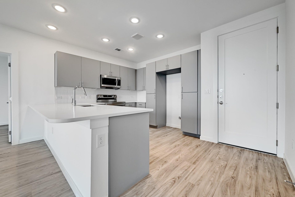 4801 Springdale Rd - Photo 2
