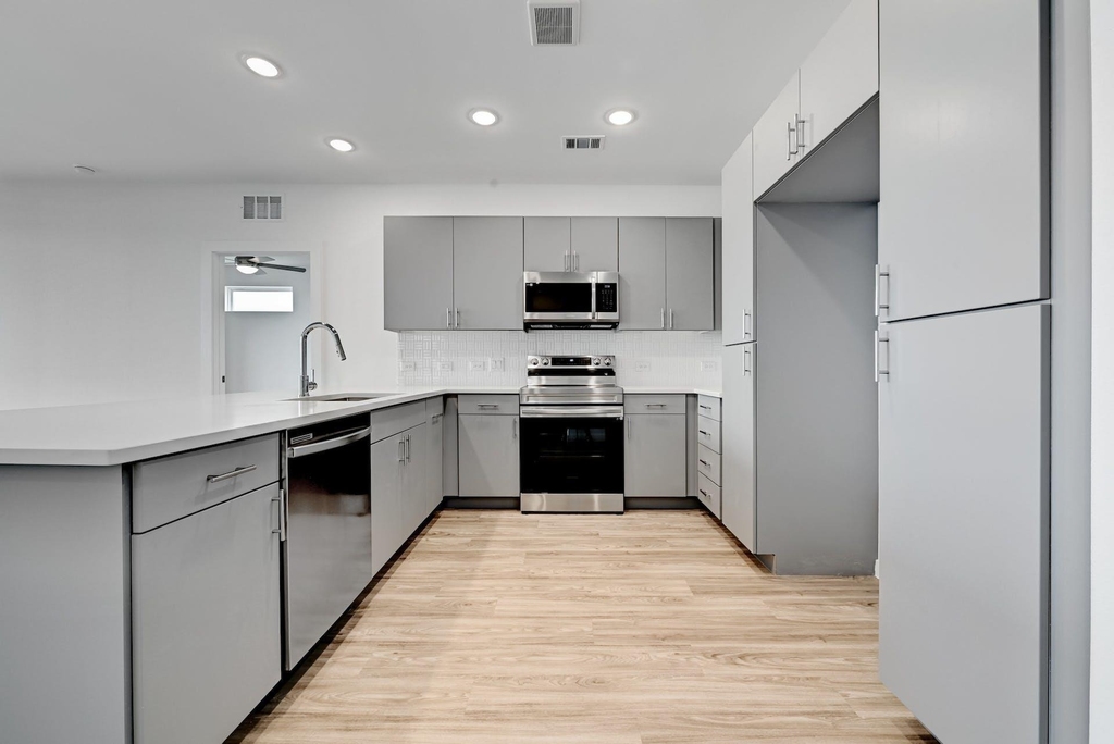 4801 Springdale Rd - Photo 6