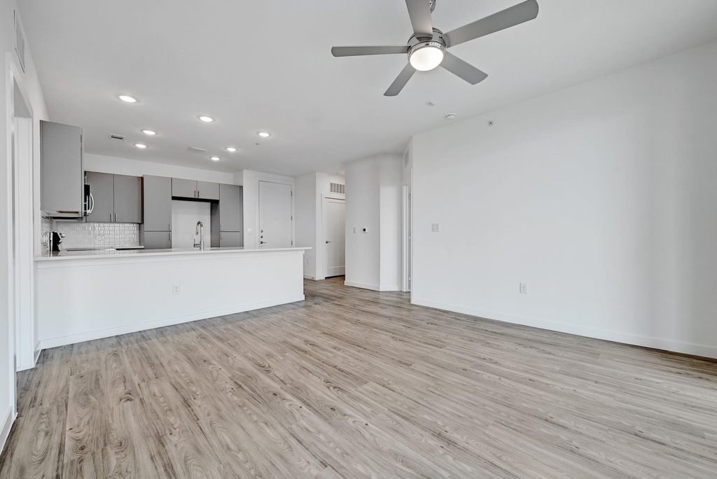 4801 Springdale Rd - Photo 9