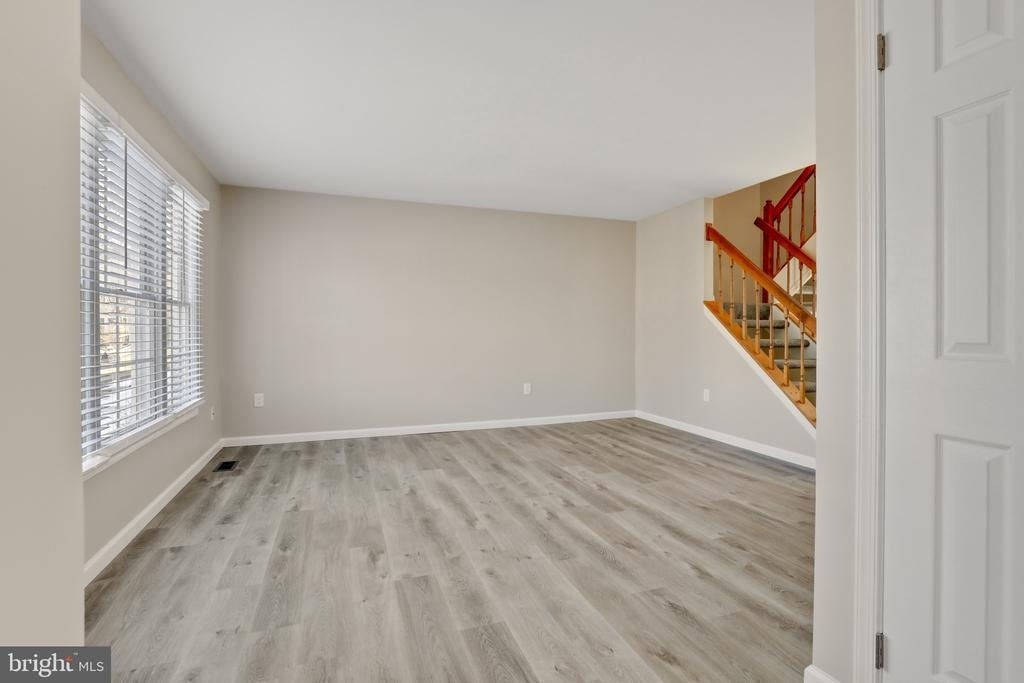1073 Wingate Court - Photo 5