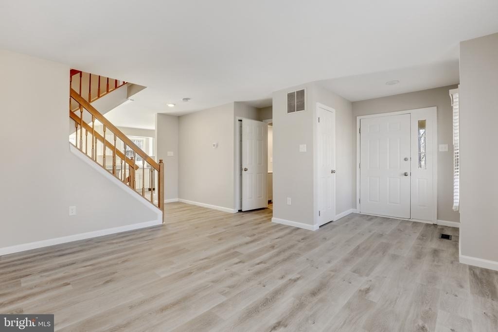 1073 Wingate Court - Photo 3