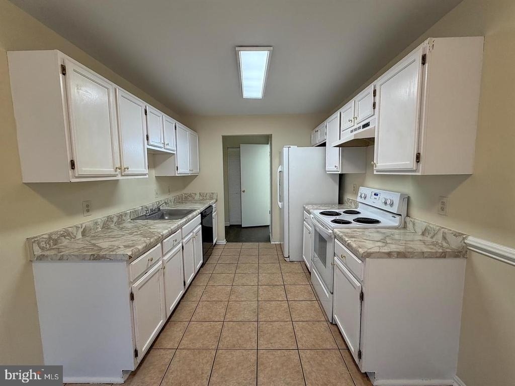 4100 Hunters Hill Circle - Photo 8