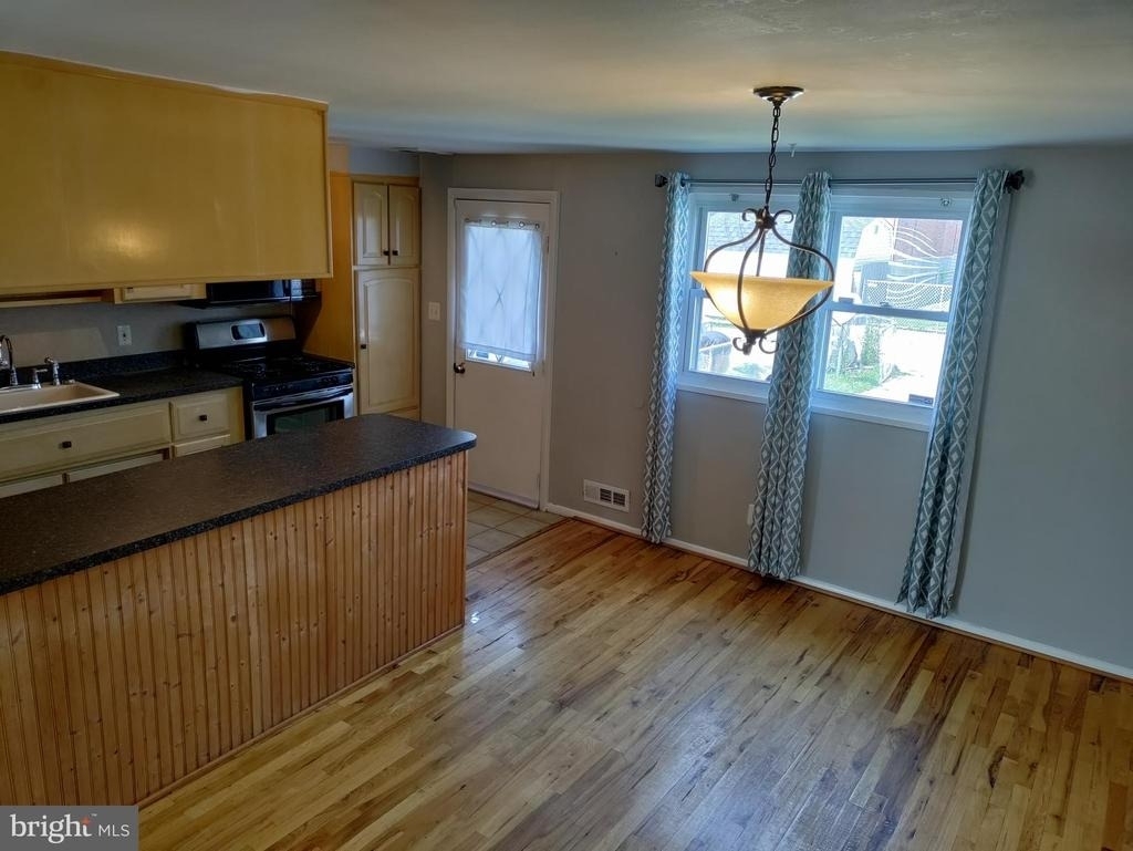 7862 Kentley Road - Photo 2