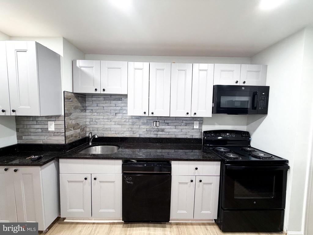 1226 Pratt Street W - Photo 2