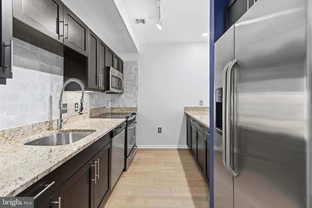 1200 Steuart Street - Photo 4