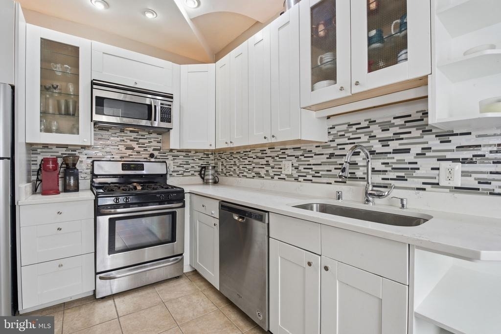 116 W Clement Street - Photo 12