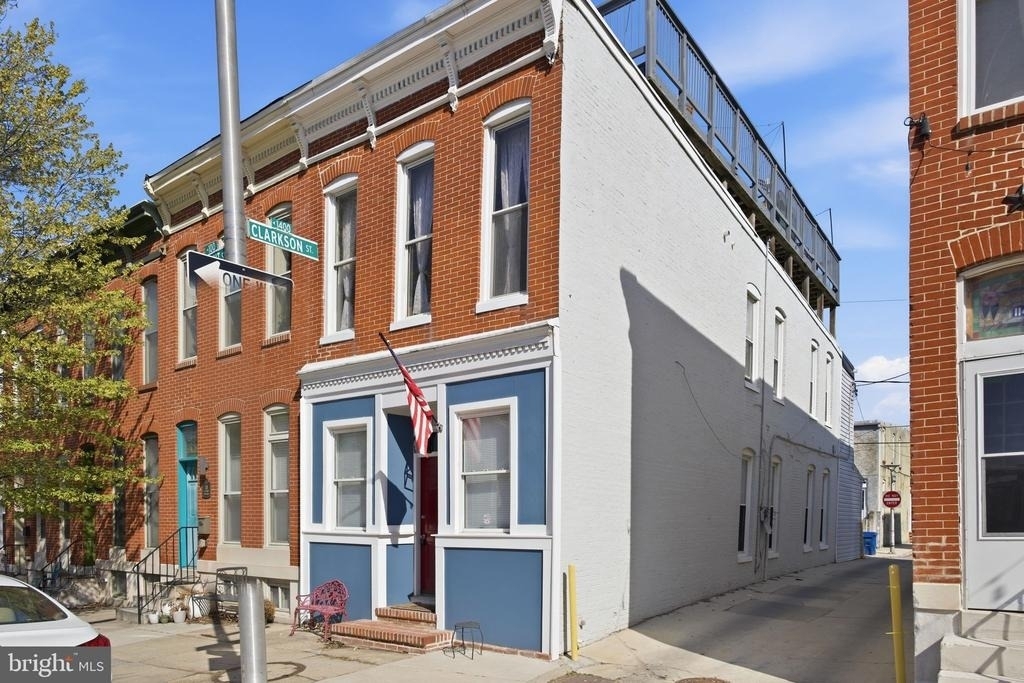116 W Clement Street - Photo 1