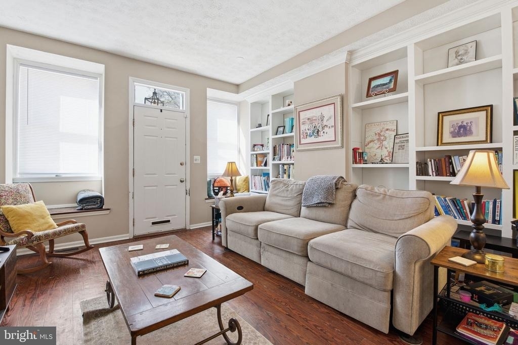 116 W Clement Street - Photo 3