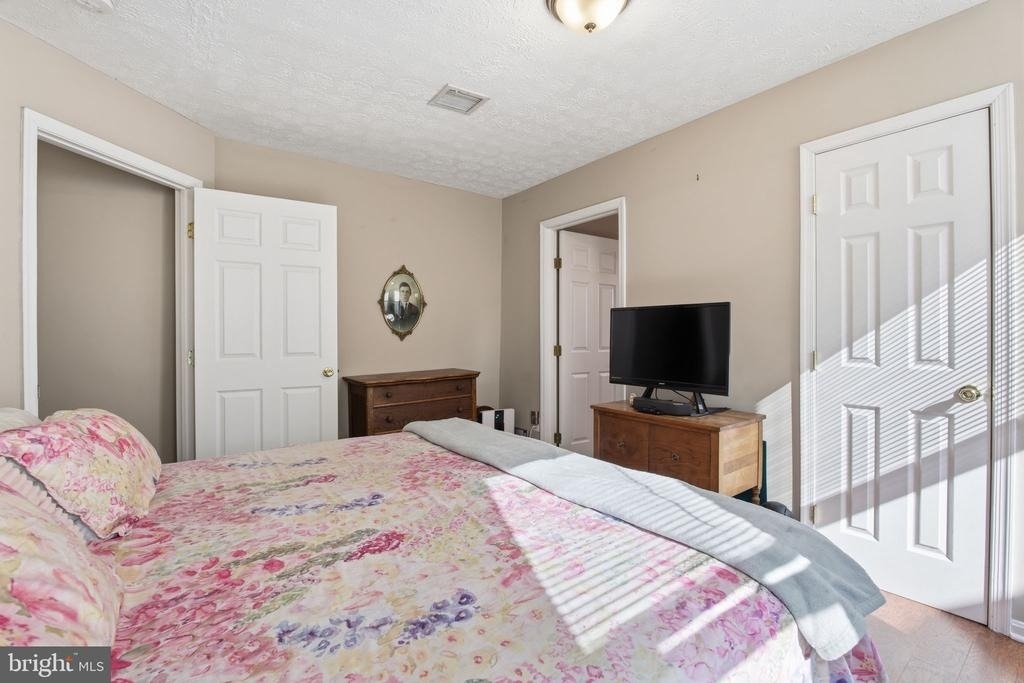 116 W Clement Street - Photo 18