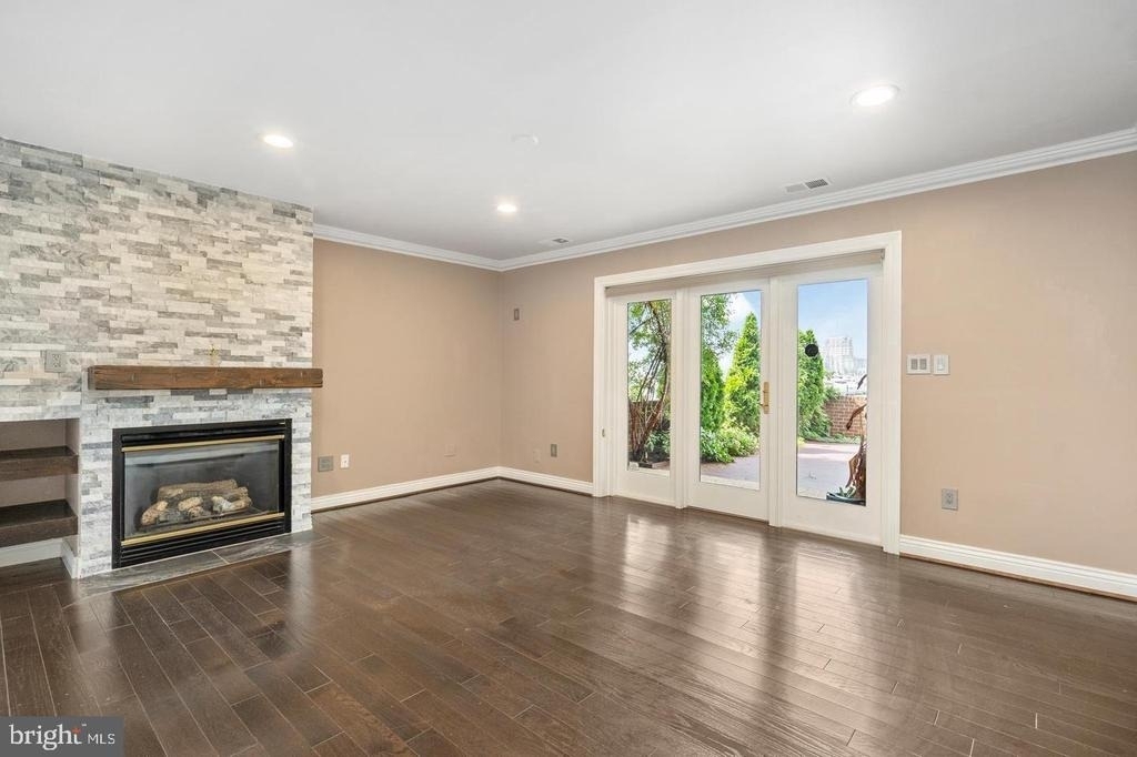 2419 Boston Street - Photo 2