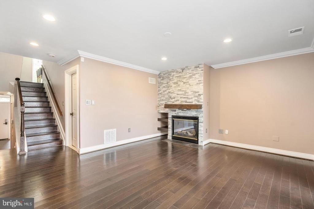 2419 Boston Street - Photo 4