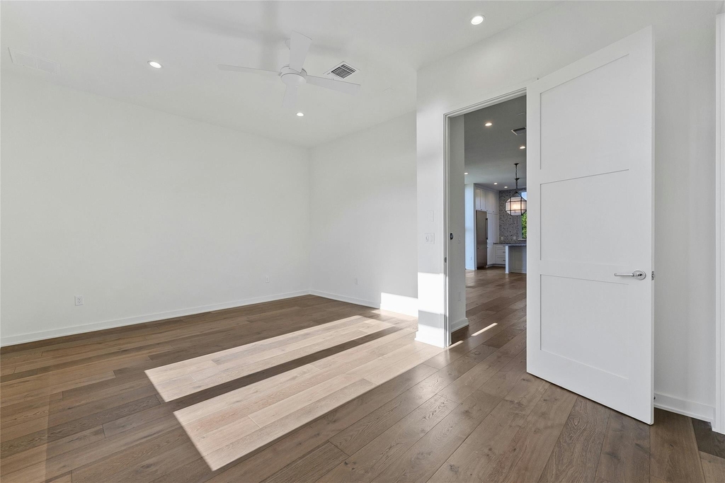 2518 Sutherland St - Photo 14