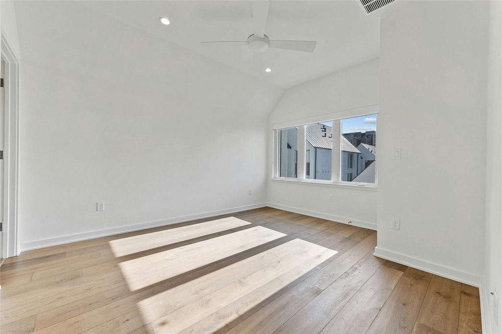 2518 Sutherland St - Photo 24