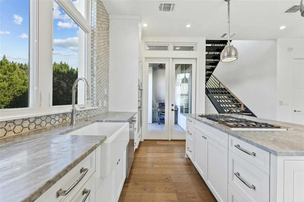 2518 Sutherland St - Photo 10