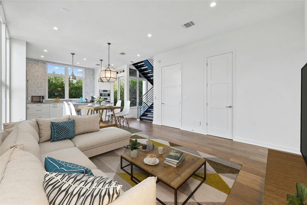 2518 Sutherland St - Photo 3