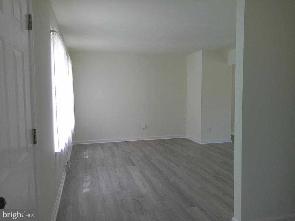 209 Ingram Street E - Photo 12