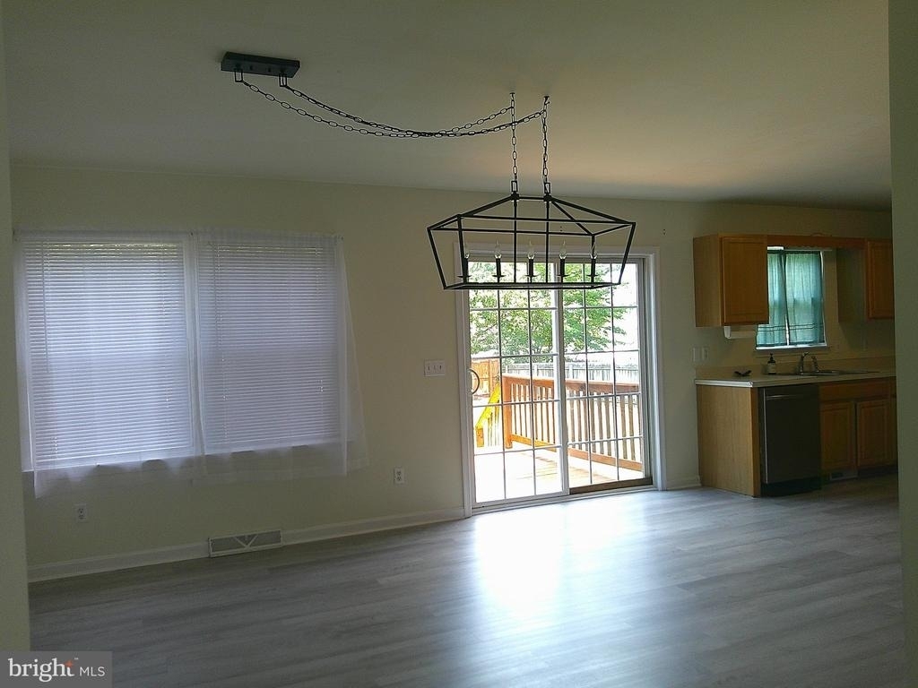209 Ingram Street E - Photo 6