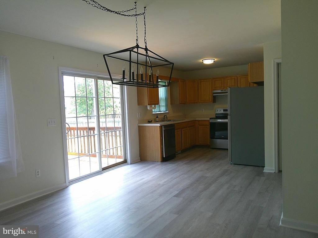 209 Ingram Street E - Photo 10