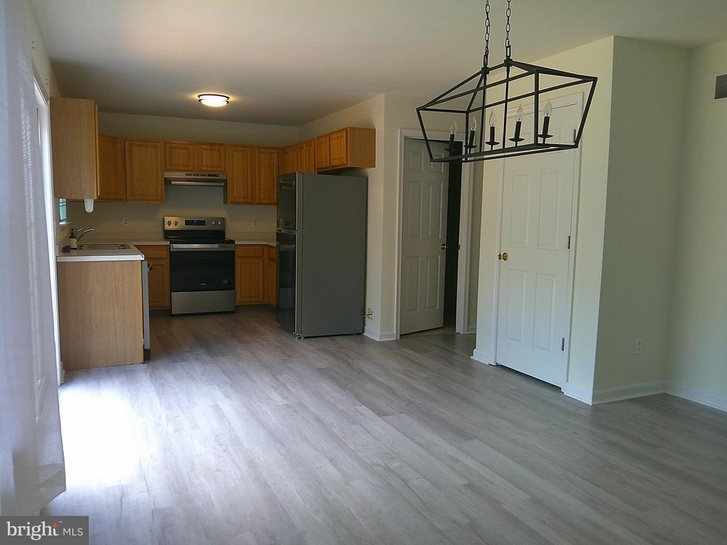 209 Ingram Street E - Photo 11