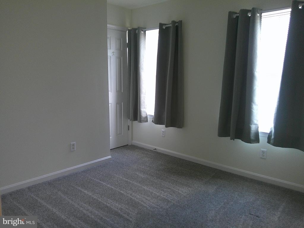 209 Ingram Street E - Photo 14