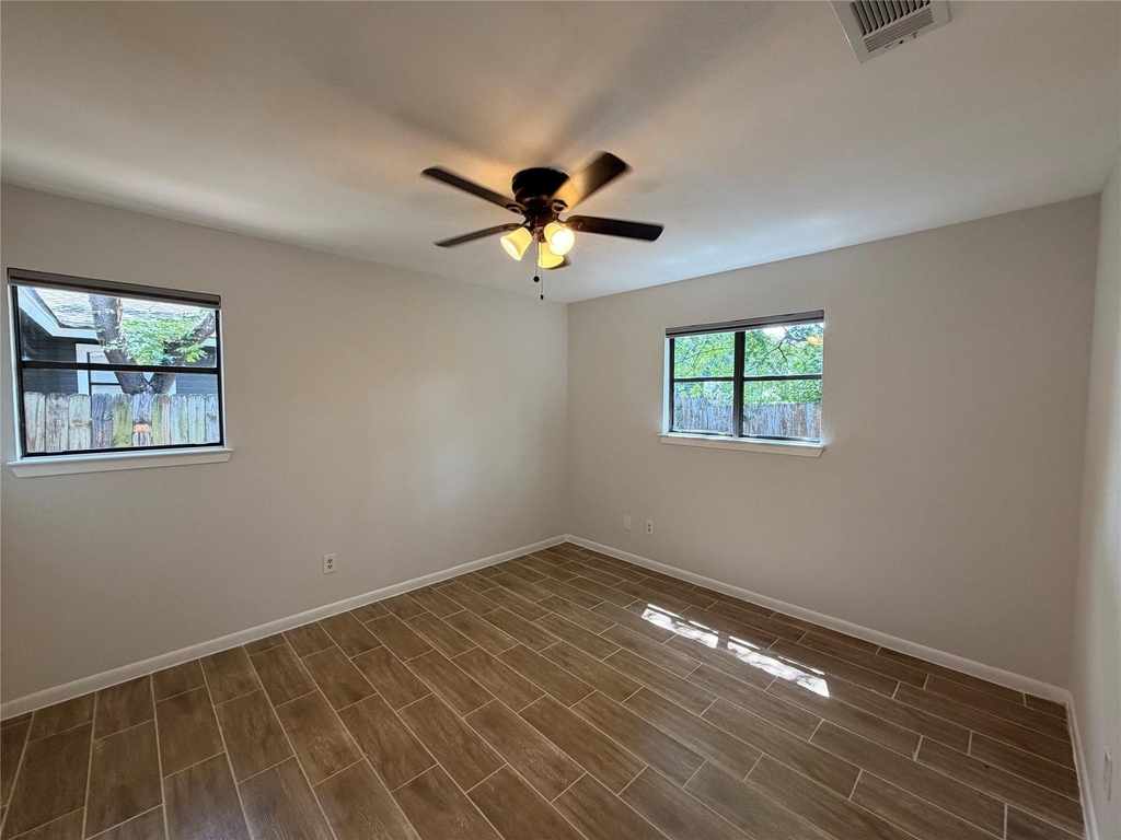 604 Gaylor St - Photo 2