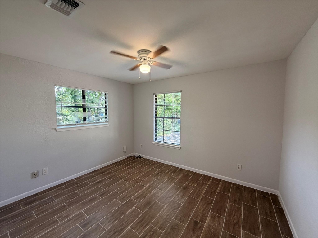 604 Gaylor St - Photo 3
