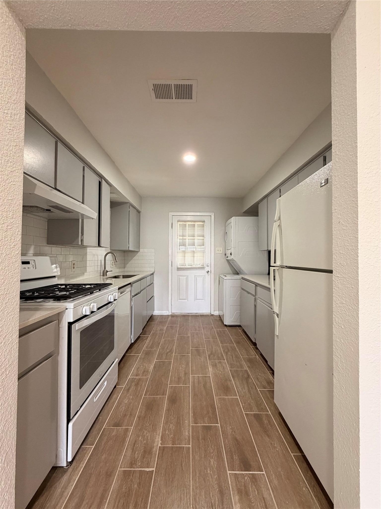 604 Gaylor St - Photo 1