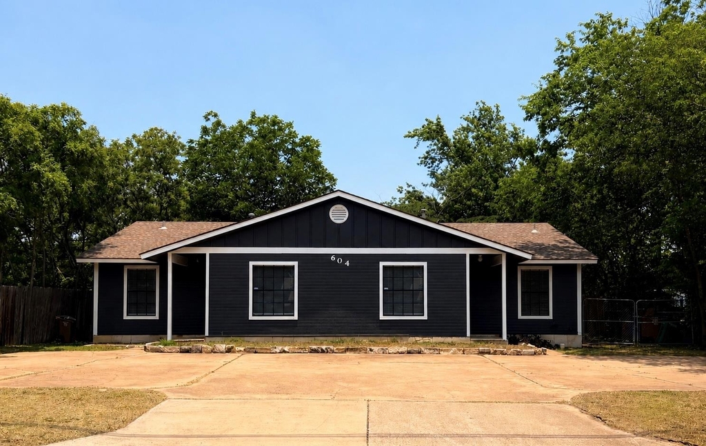 604 Gaylor St - Photo 4