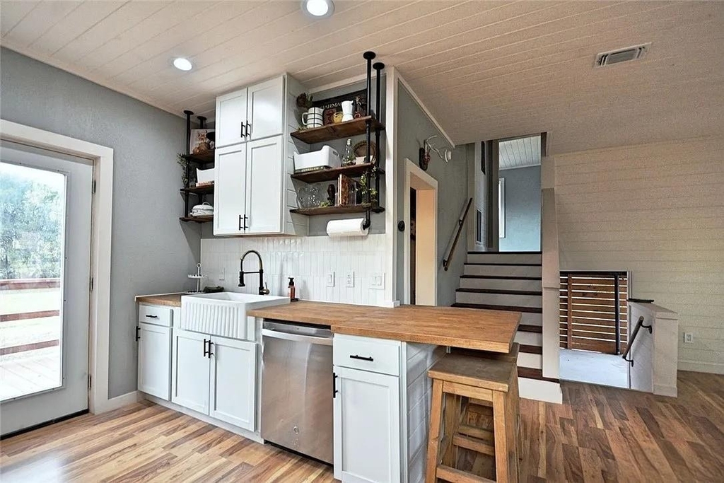 2902 Katy St - Photo 3