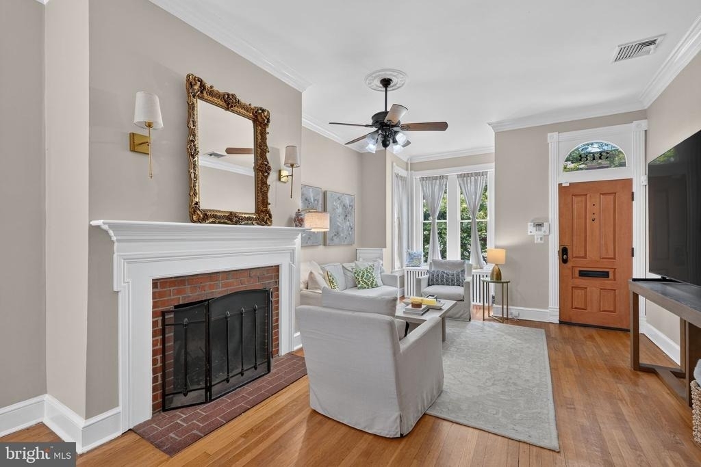 318 3rd Street Se - Photo 2