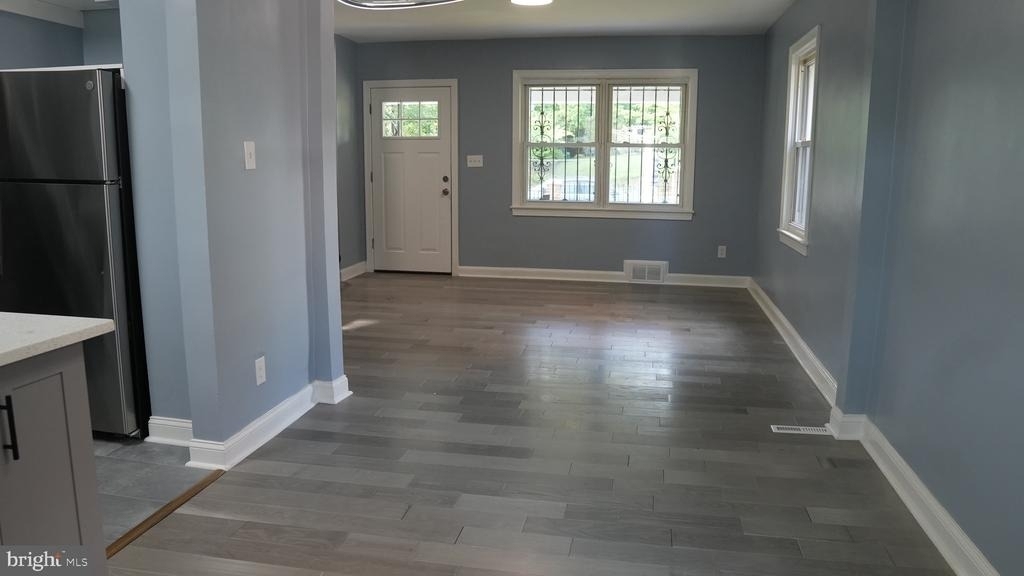 4623 Jay Street Ne - Photo 3
