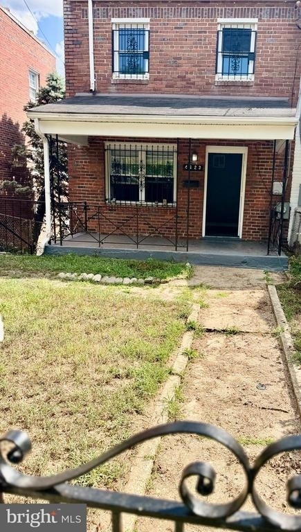 4623 Jay Street Ne - Photo 0