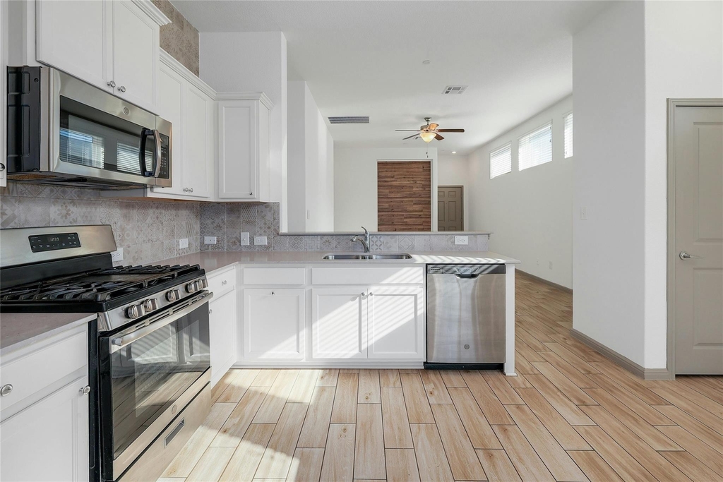 2800 Joe Dimaggio Blvd - Photo 11