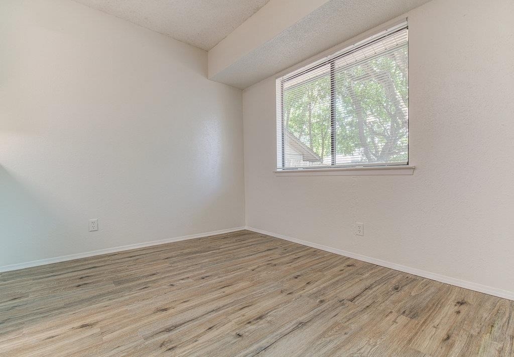 10105 Woodland Village Dr - Photo 13