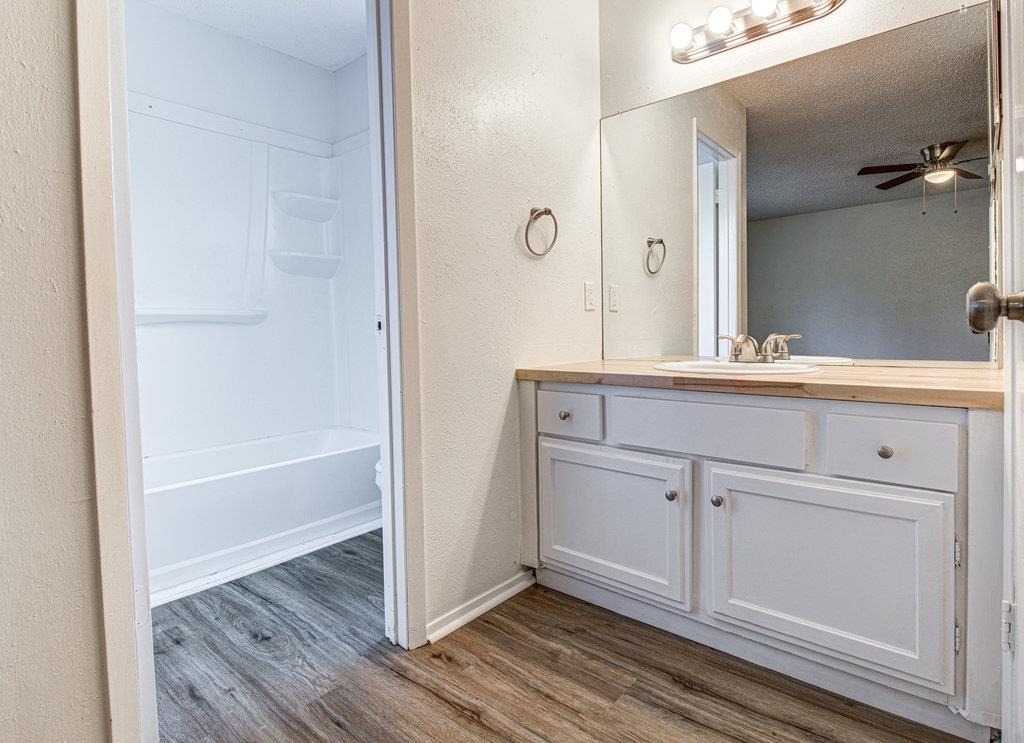 10105 Woodland Village Dr - Photo 3