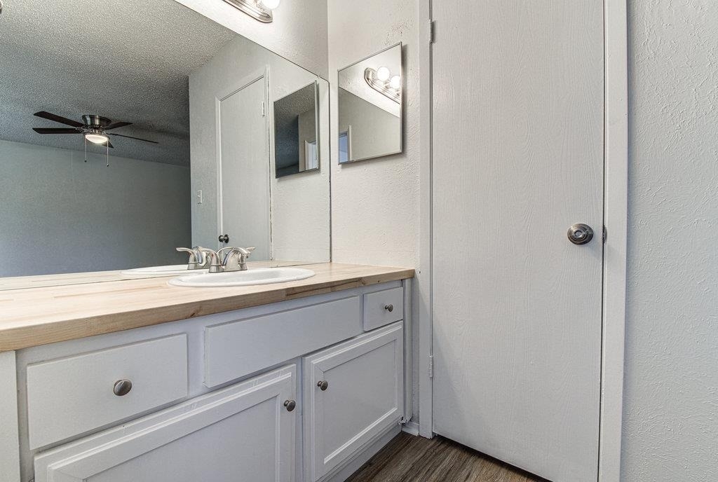 10105 Woodland Village Dr - Photo 2